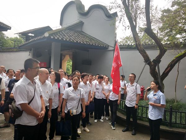 中石油某研究中心"緬懷革命先烈、傳承紅色基因"主題教育培訓(xùn)班在渝開(kāi)展現(xiàn)場(chǎng)教學(xué)