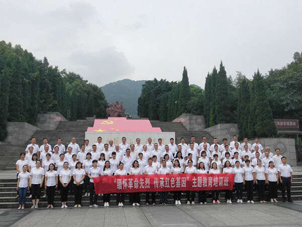 中石油某研究中心"緬懷革命先烈、傳承紅色基因"主題教育培訓(xùn)班在渝開(kāi)展現(xiàn)場(chǎng)教學(xué)