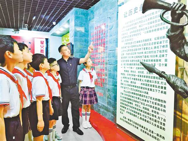 廟壩鎮第一小學學生講述城口革命故事，創作泥塑再現百年經典，用實際行動傳承紅色精神 “紅孩子”是這樣“煉”成的