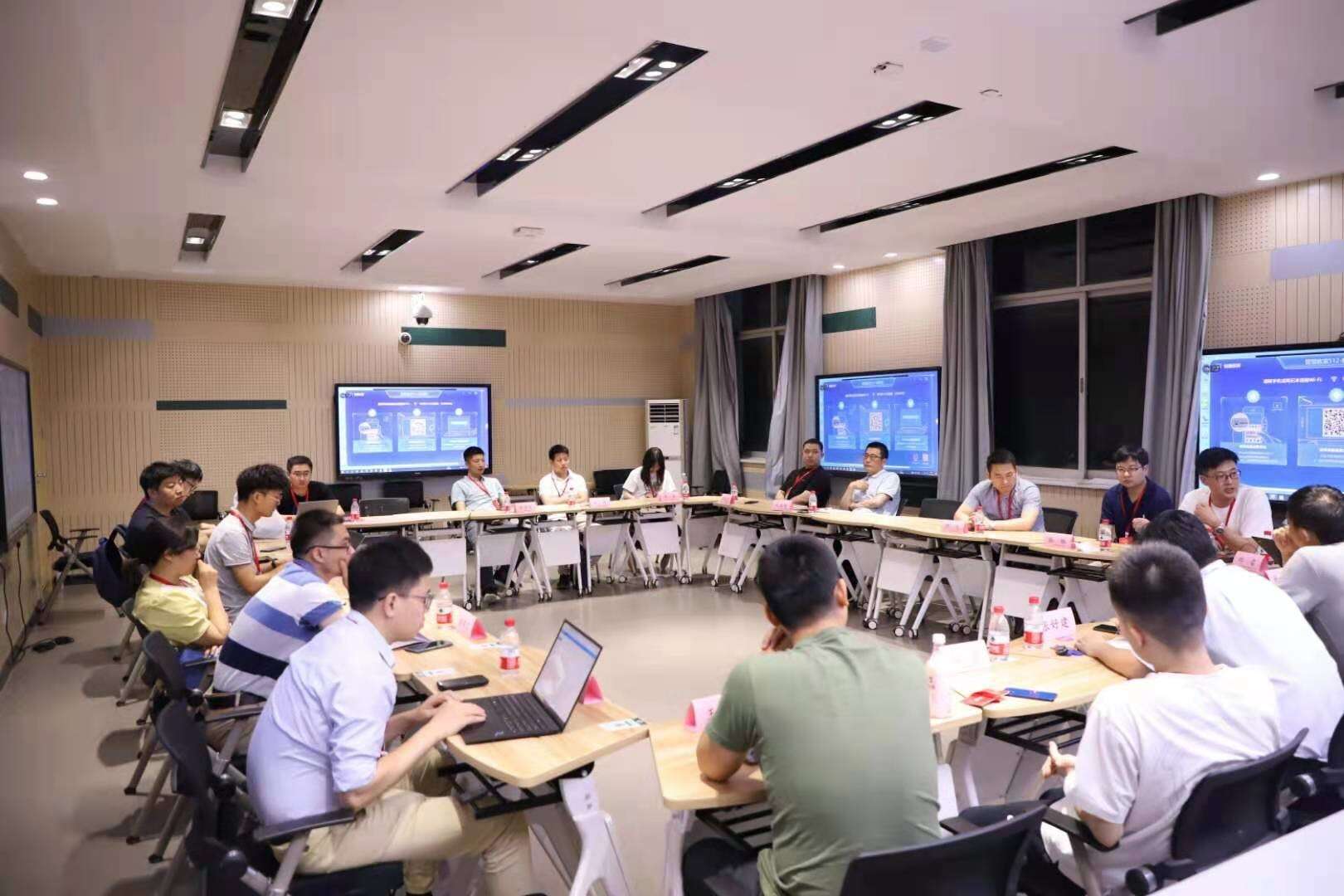 武漢大學協(xié)辦的教育部高校青年教師國情教育研修班（第二期）圓滿結束