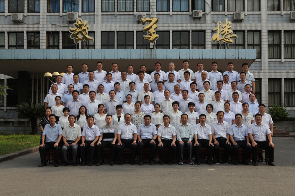 濟(jì)南萊蕪區(qū)、鋼城區(qū)、萊蕪高新區(qū)紀(jì)檢監(jiān)察干部綜合能力提升班合影 濟(jì)南萊蕪區(qū)、鋼城區(qū)、萊蕪高新區(qū)紀(jì)檢監(jiān)察干部綜合能力提升班合影