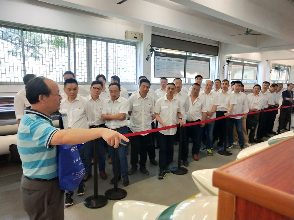廣州局集團公司株洲車輛段2019年中層管理人員第一期培訓班參觀高速列車研究中心