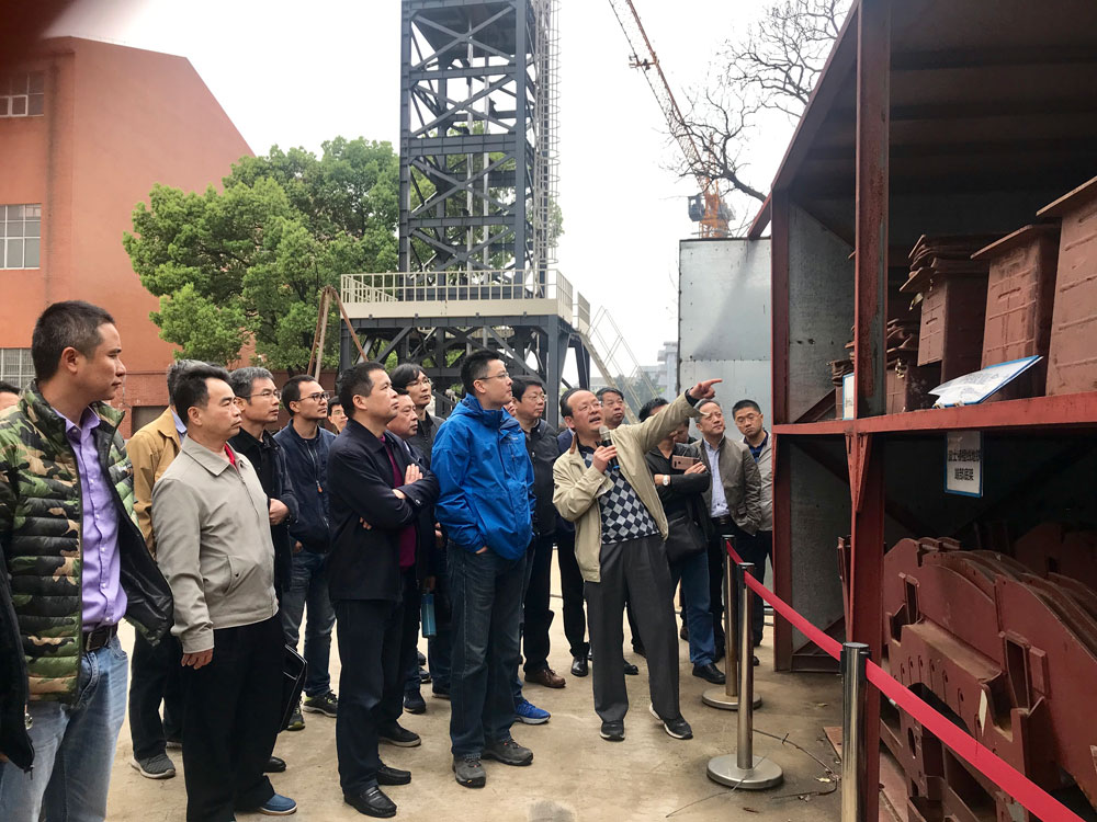 深土公司中層管理人員暨黨支部書記素質提升培訓班參觀高速列車研究中心剪影