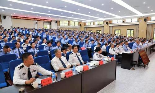 公安機(jī)關(guān)基層科所隊(duì)長&ldquo;學(xué)習(xí)實(shí)踐科學(xué)發(fā)展觀、推進(jìn)&lsquo;三項(xiàng)建設(shè)&rsquo;&rdquo;專題培訓(xùn)心得