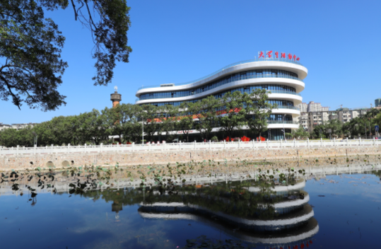 大學(xué)生活動(dòng)中心